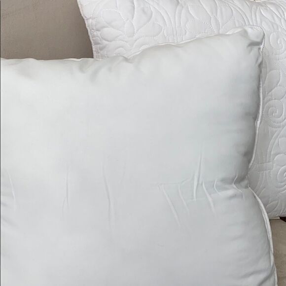 Madison Park 2 Bundle Quilted Pillows NWOT - Picture 4 of 6